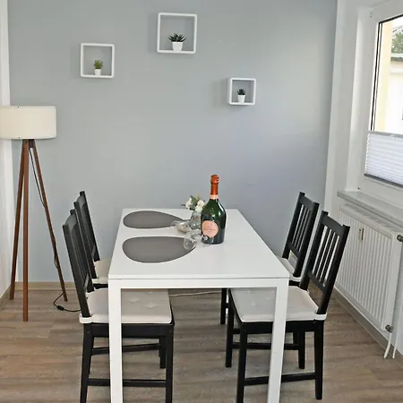 Mit Terrasse O Balkon Ostseebad Goehren Ha גוהרן