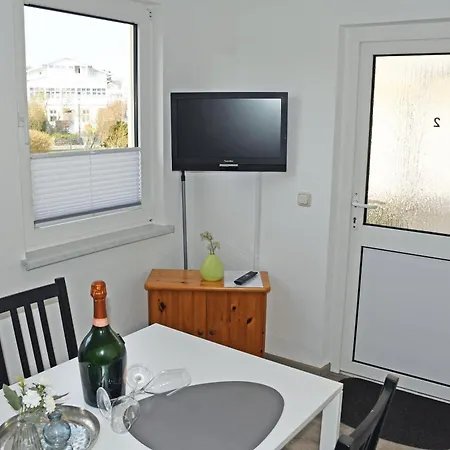 Mit Terrasse O Balkon Ostseebad Goehren Ha גוהרן